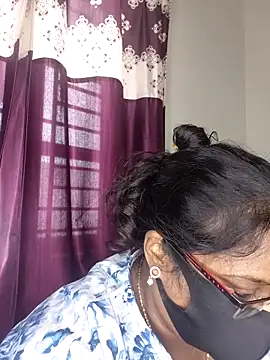 Snapshot of hootypriya chatting on June 2026 07:33:02 AM hootypriya online show from June 2026 07:33:02 AM