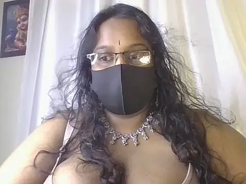 Snapshot of hootypriya chatting on July 2026 04:18:02 PM hootypriya online show from July 2026 04:18:02 PM