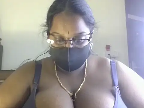 Snapshot of hootypriya chatting on July 2026 11:40:01 PM hootypriya online show from July 2026 11:40:01 PM