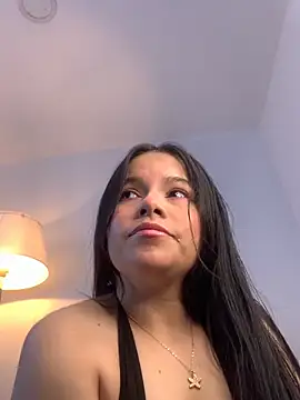 Snapshot of violettabond chatting on April 2026 12:33:01 PM violettabond online show from April 2026 12:33:01 PM