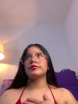 Snapshot of violettabond chatting on April 2026 06:25:01 PM violettabond online show from April 2026 06:25:01 PM