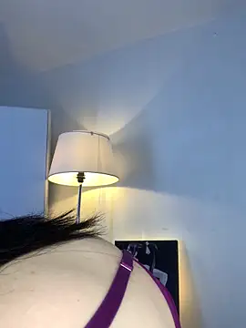 Snapshot of violettabond chatting on May 2026 12:46:02 PM violettabond online show from May 2026 12:46:02 PM
