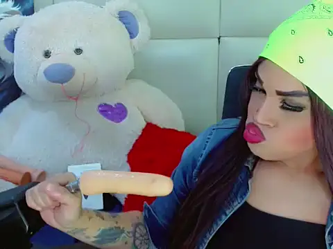 Snapshot of NharaBigCock chatting on November 2025 08:09:01 PM NharaBigCock online show from November 2025 08:09:01 PM