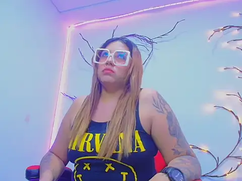 Isa Boom online show from November 2025 08:41:02 PM