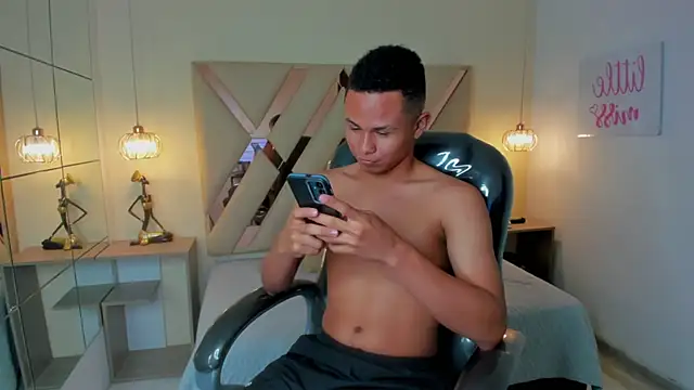 Snapshot of Liams18 chatting on November 2025 12:05:02 AM Liams18 online show from November 2025 12:05:02 AM