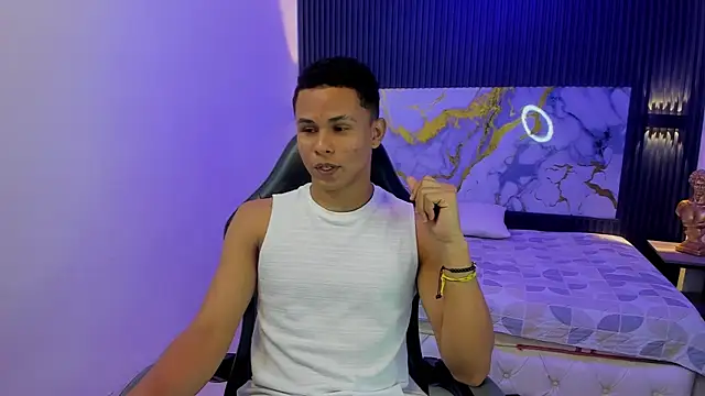 Snapshot of Liams18 chatting on April 2026 02:42:01 AM Liams18 online show from April 2026 02:42:01 AM