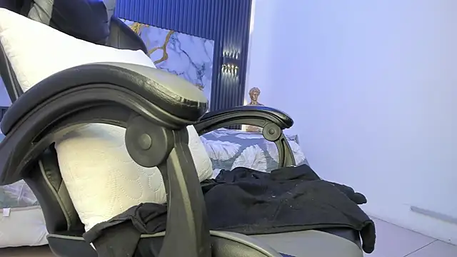 Snapshot of Liams18 chatting on April 2026 06:19:01 AM Liams18 online show from April 2026 06:19:01 AM