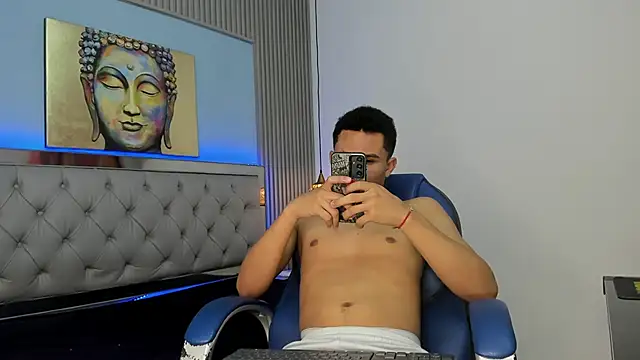 Snapshot of Liams18 chatting on May 2026 03:35:01 AM Liams18 online show from May 2026 03:35:01 AM