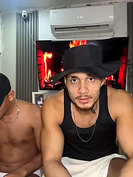 Snapshot of Tonny_2-2cm chatting on November 2025 04:55:01 AM Tonny 2-2cm online show from November 2025 04:55:01 AM