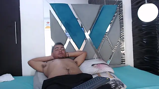 Naty And Maxx online show from December 2025 07:53:02 PM