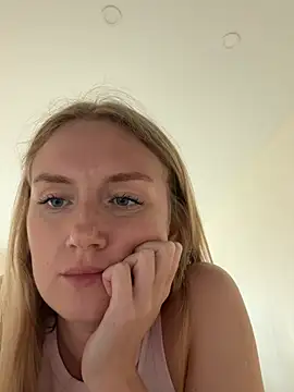 Snapshot of olliebells chatting on July 2026 03:03:02 PM olliebells online show from July 2026 03:03:02 PM