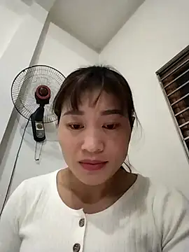 Qoine392 online show from December 2025 01:38:01 PM