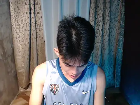 Snapshot of Urhotsilverboy chatting on February 2026 07:54:02 PM Urhotsilverboy online show from February 2026 07:54:02 PM