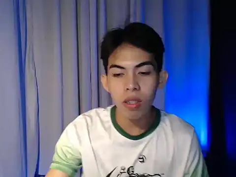 Snapshot of Urhotsilverboy chatting on March 2026 02:45:02 PM Urhotsilverboy online show from March 2026 02:45:02 PM