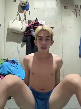 Snapshot of Urhotsilverboy chatting on June 2026 06:18:02 PM Urhotsilverboy online show from June 2026 06:18:02 PM