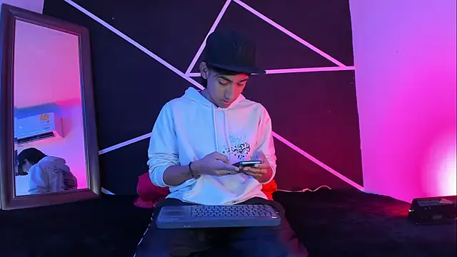 Snapshot of Austin_Santos_ chatting on November 2025 12:27:02 PM Austin Santos online show from November 2025 12:27:02 PM