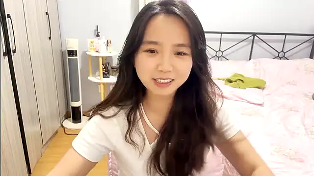 Snapshot of Hmm_0303 chatting on March 2026 04:24:02 PM Hmm 0303 online show from March 2026 04:24:02 PM