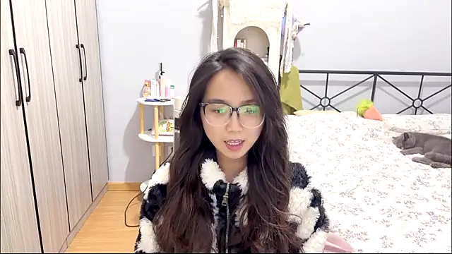 Snapshot of Hmm_0303 chatting on March 2026 02:12:02 PM Hmm 0303 online show from March 2026 02:12:02 PM