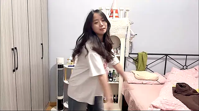 Snapshot of Hmm_0303 chatting on March 2026 04:33:01 PM Hmm 0303 online show from March 2026 04:33:01 PM