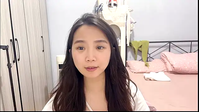 Snapshot of Hmm_0303 chatting on March 2026 04:32:01 PM Hmm 0303 online show from March 2026 04:32:01 PM