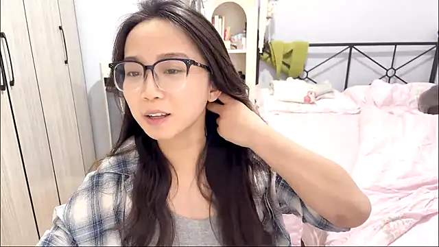 Snapshot of Hmm_0303 chatting on March 2026 04:00:01 PM Hmm 0303 online show from March 2026 04:00:01 PM