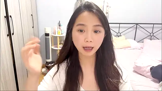 Snapshot of Hmm_0303 chatting on March 2026 05:18:02 PM Hmm 0303 online show from March 2026 05:18:02 PM