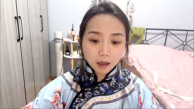 Snapshot of Hmm_0303 chatting on March 2026 04:52:01 PM Hmm 0303 online show from March 2026 04:52:01 PM