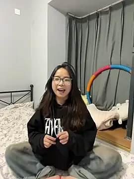 Snapshot of Hmm_0303 chatting on April 2026 04:48:01 PM Hmm 0303 online show from April 2026 04:48:01 PM