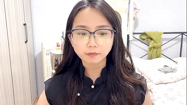 Snapshot of Hmm_0303 chatting on April 2026 04:40:02 PM Hmm 0303 online show from April 2026 04:40:02 PM