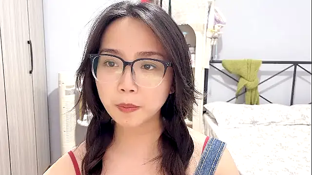 Snapshot of Hmm_0303 chatting on April 2026 04:44:02 PM Hmm 0303 online show from April 2026 04:44:02 PM