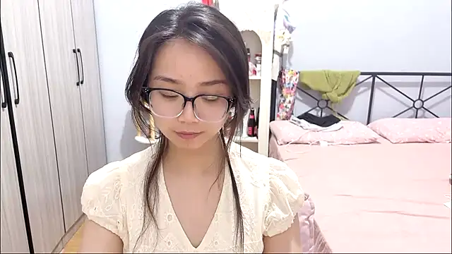 Snapshot of Hmm_0303 chatting on April 2026 07:58:02 PM Hmm 0303 online show from April 2026 07:58:02 PM