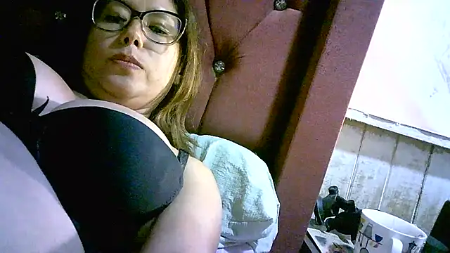 Zulreyna online show from April 2026 03:46:02 AM