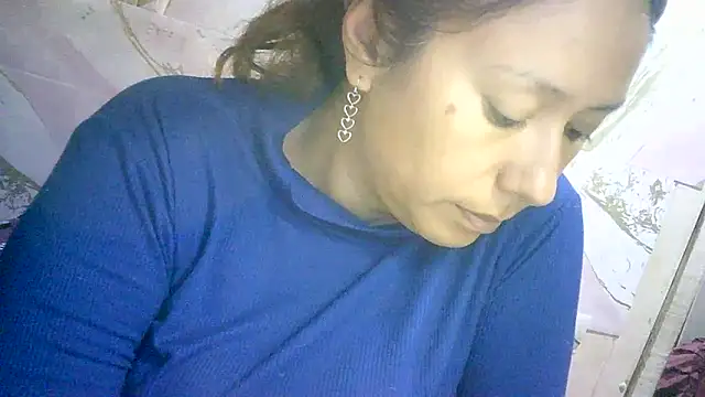 Snapshot of Zulreyna chatting on June 2026 04:15:01 AM Zulreyna online show from June 2026 04:15:01 AM
