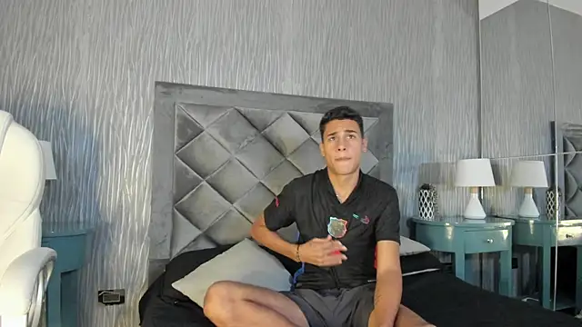 Dominic Burk online show from November 2025 07:36:02 PM