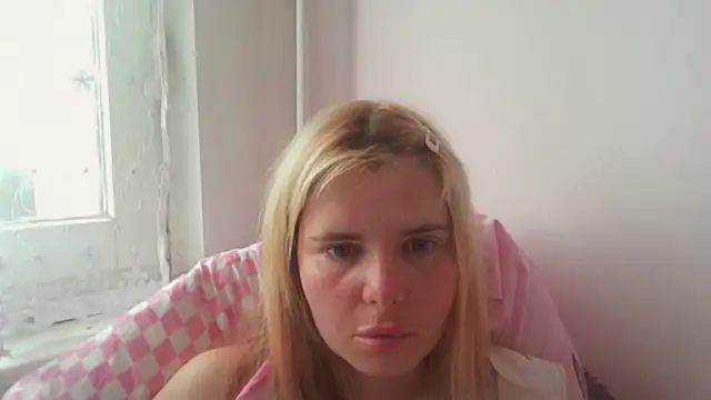 Snapshot of HornyElena chatting on June 2026 03:22:02 PM HornyElena online show from June 2026 03:22:02 PM