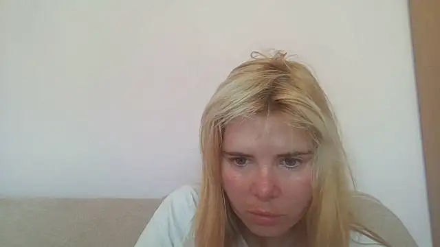 Snapshot of HornyElena chatting on June 2026 08:11:02 AM HornyElena online show from June 2026 08:11:02 AM