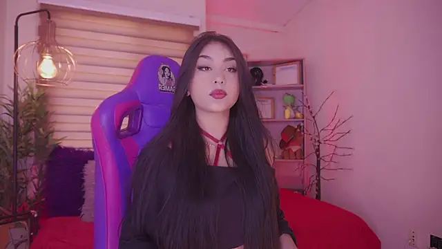 ivette k online show from November 2025 01:33:02 PM