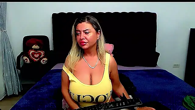 Snapshot of xplayfullblondexx chatting on July 2026 05:32:02 AM xplayfullblondexx online show from July 2026 05:32:02 AM