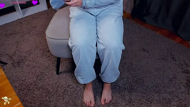 Snapshot of LaurelSatunas chatting on November 2025 04:44:02 AM LaurelSatunas online show from November 2025 04:44:02 AM