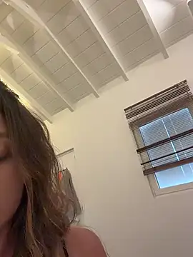 lounaaxangel online show from April 2026 07:55:01 PM