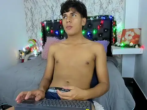 Valentino Lane online show from December 2025 02:07:02 AM