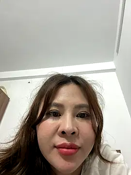 hellela-a online show from November 2025 06:09:02 PM