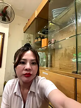 hellela-a online show from November 2025 11:52:02 AM