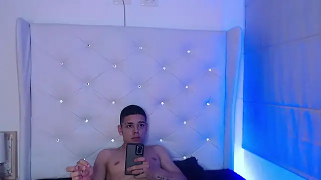 zoe kravitx online show from November 2025 03:51:02 AM