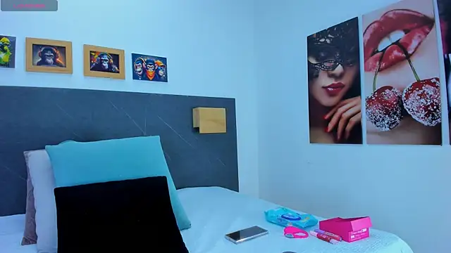 Andhrea Vale online show from April 2026 01:07:01 PM