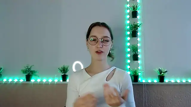 Curlyyy Girl online show from November 2025 11:43:01 AM