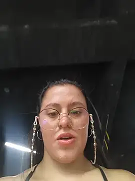 Snapshot of ALEJA__22 chatting on July 2026 01:39:01 PM ALEJA 22 online show from July 2026 01:39:01 PM