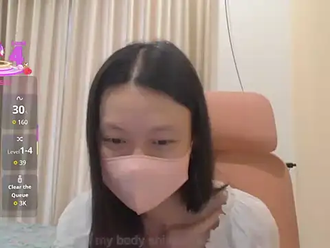 Lil-Cherries online show from November 2025 04:00:01 AM