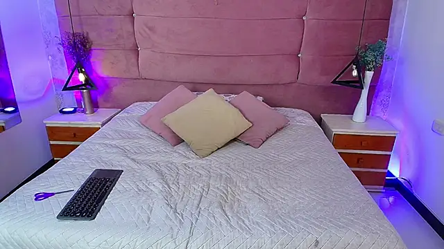 EmylyTaylor FG online show from November 2025 07:46:02 PM