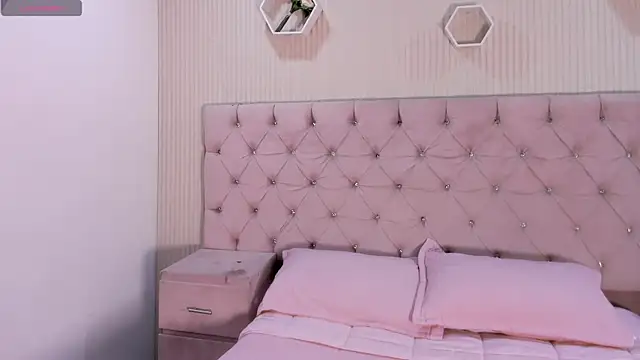 ZarinaWynne online show from June 2026 03:22:01 PM